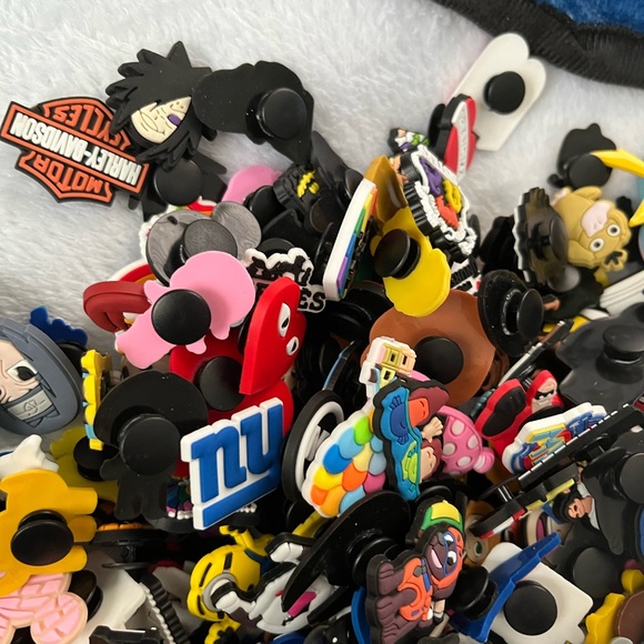 25 PIECE RANDOM CROC CHARMS - Picture 7 of 13